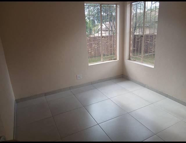 3 BEDROOM HOUSE FOR SALE IN THATCHFIELD ESTATE